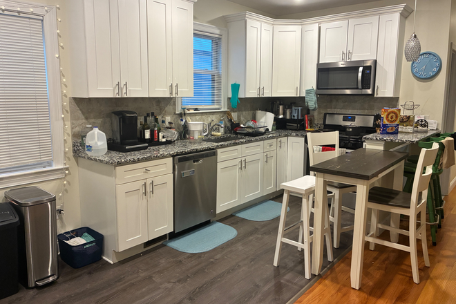 Kitchen - 4 bed/2 bath Apartment Near Davis Sq