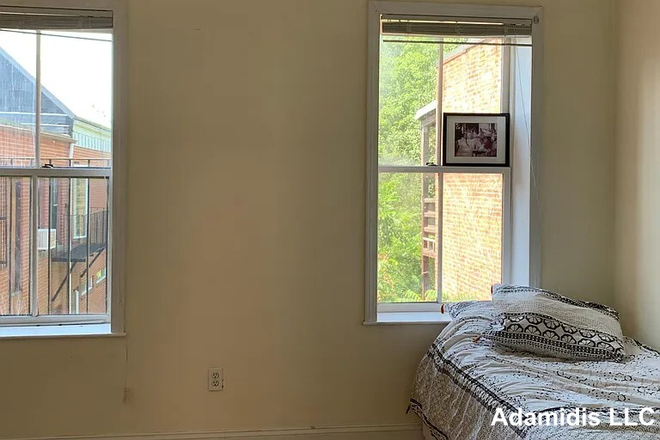 Bedroom #1 - Massive 4 Bed 2 Bath! Roof deck!!