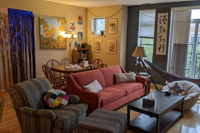 Comfortable furnished living room - 2 Bedroom, 5 Bed Furnished Apartment