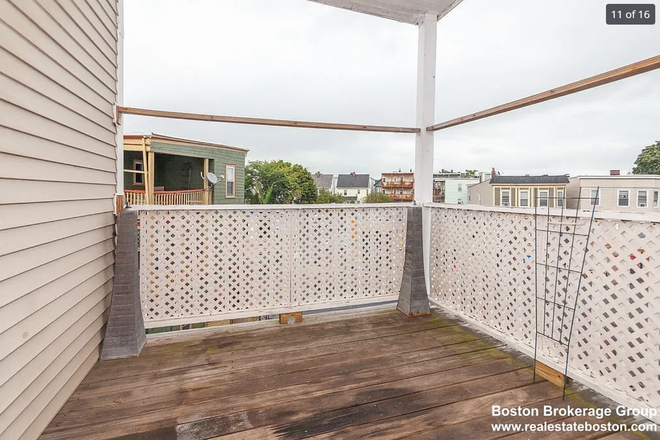 Our epic porch (has furniture!) - Looking for 3 roommates for the 2026-2027 school year! Apartments