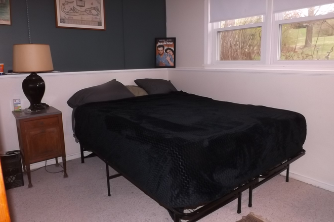 Bedroom - Grad Students:   Large (2 rooms), Affordable , Sunny, Space Near Campus (Available from 6/16/2025)