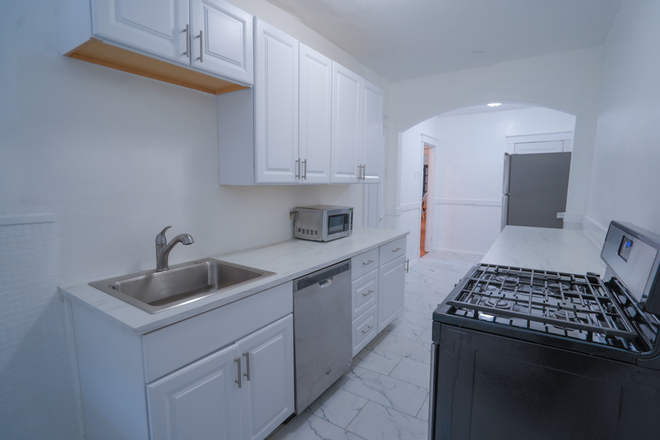 Kitchen - 750 Leland #1S