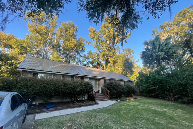 Exterior - Bedroom in a 3x2 close to campus House