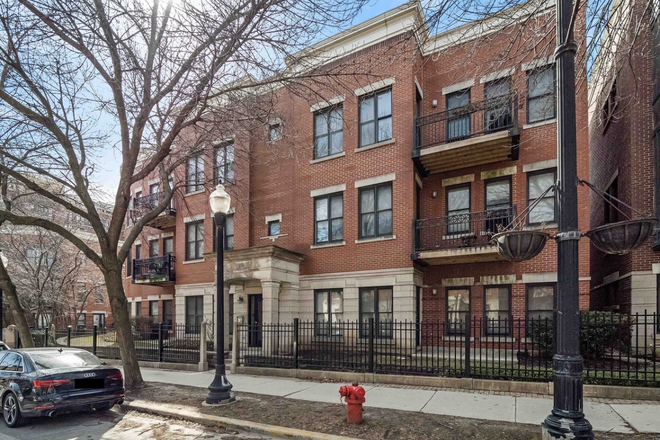 Front end (S Halsted St View) - Just Unpack! Beautiful 2 Bed/2 Bath condo in University Village