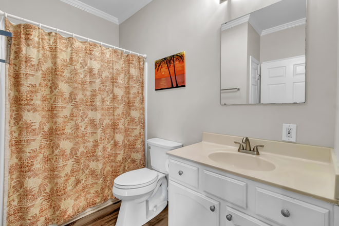 Bathroom 2 - 3 bed, 3 bath utilities included with pool & elevator, walk to Folly Condo