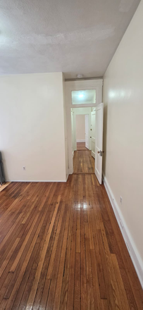 Living - 1/2 Split in Fenway Available Now!!!!! Apartments