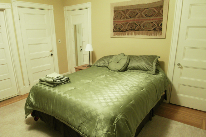 Bedroom - Spacious Cambridge room in mature holistic household.