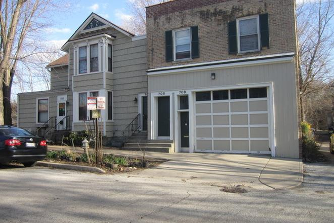 outside street view - Picturesque Duplex Near Northwestern Evanston