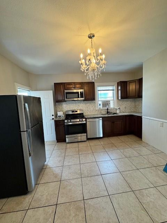 kitchen - Great two bed near campus and Miriam Hospital Apartments