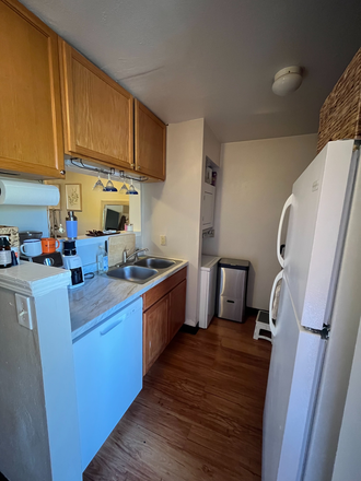 Kitchen - Spring semester sublet for 1 bedroom - University Townhome Apartment. Great location & AFFORDABLE!!