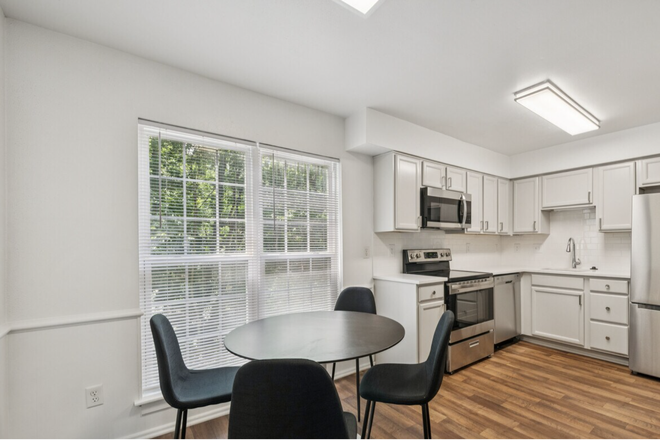 Kitchen - Squire Hill Private Room | Spacious 3BR/2.5BA Townhouse | Only 2 Residents Total
