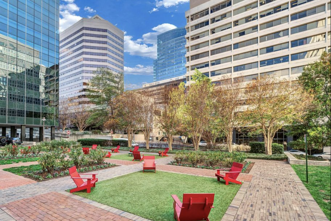 Patio Outside - London Normandy House