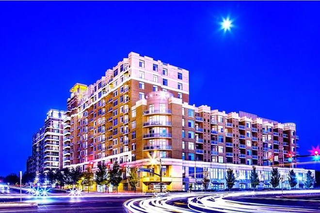 Building - Furnished Luxury Condo w/Den next to Va Tech Potomac Yard in National Landing