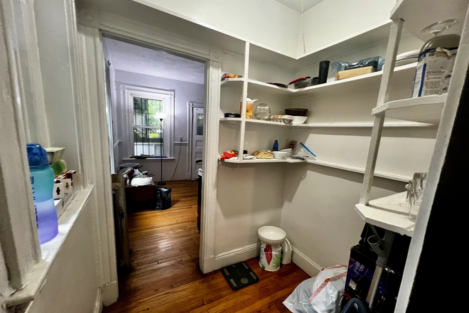 . - Spacious 3 Bedroom/1 Bathroom Unit in Jamaica Plain! Apartments