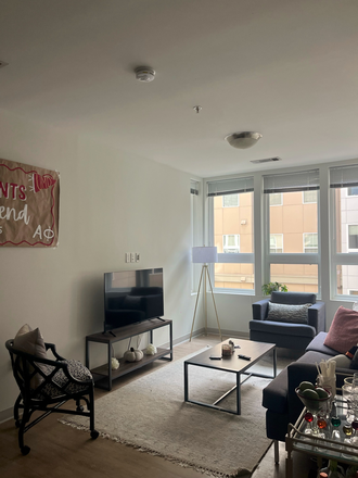 Living Room - Landmark 4x2 Apartment Sublease