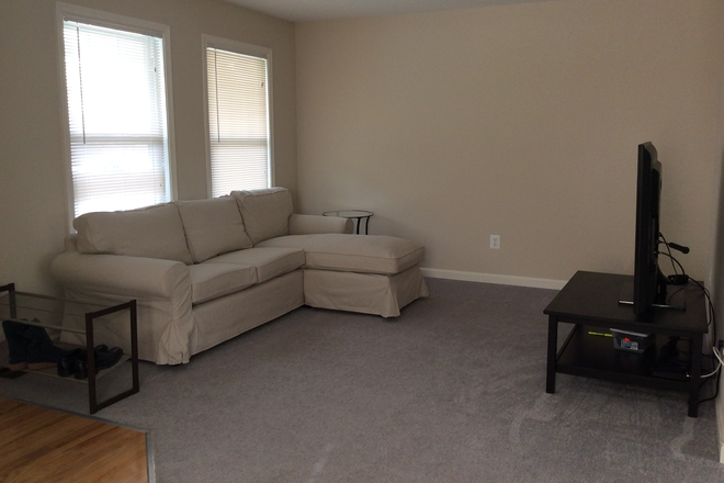 living room - Furnished 4-Bedroom / 2.5-Bath (1Master&nbsp; Bedrooms) House
