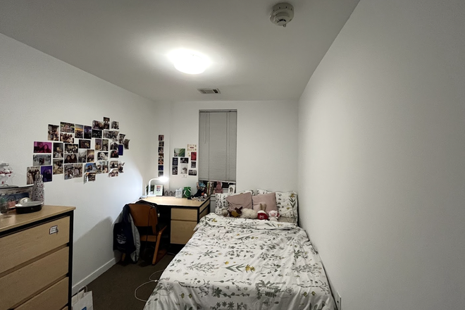 Bedroom C! - South Campus Commons 5! (2 slots available - female) Apartments