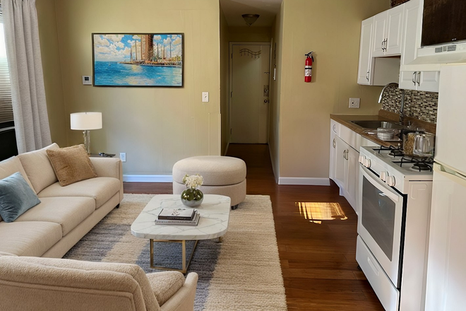 x - East Boston 1 Bed Available Jan. 1st!