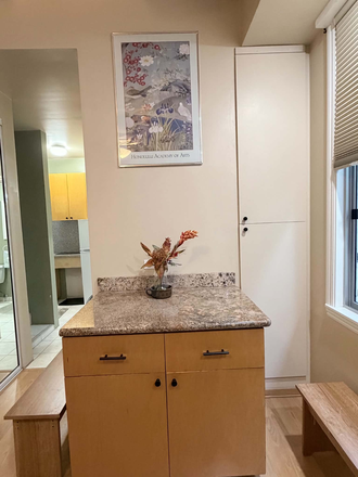 Living room/bedroom - Off Campus Studio - Close to School and Hospitals
