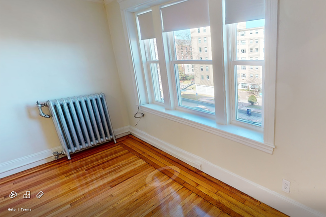 Visit hubrealtyproperties.com - Brighton, Large 1 bedroom with new kitchen Apartments