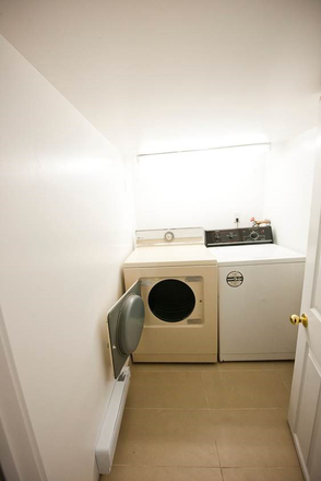 Shared laundry - 2 Bedroom Basement Apartment in Harbord Village - All inclusive
