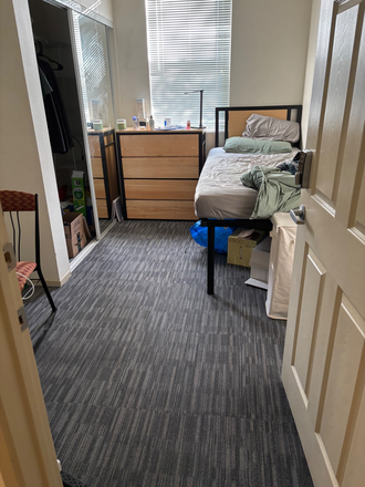 Bedroom - VDCN single bedroom shared bath (MALE ONLY)