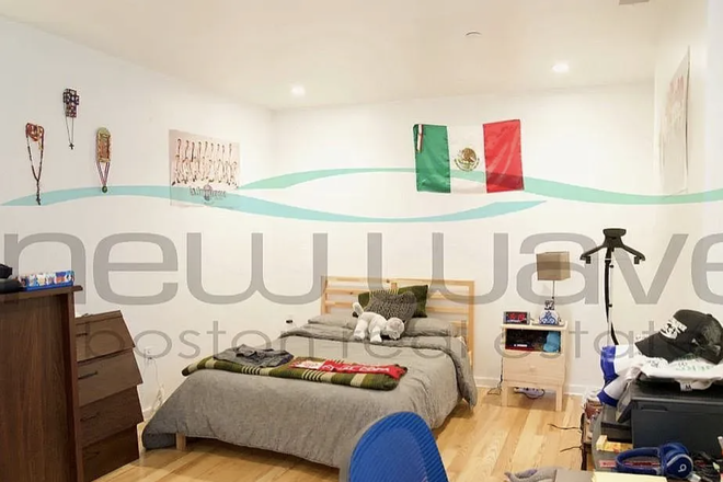 Bedroom - Spacious Room w/ Private Bath, Laundry, 5 Min from NU Apartments