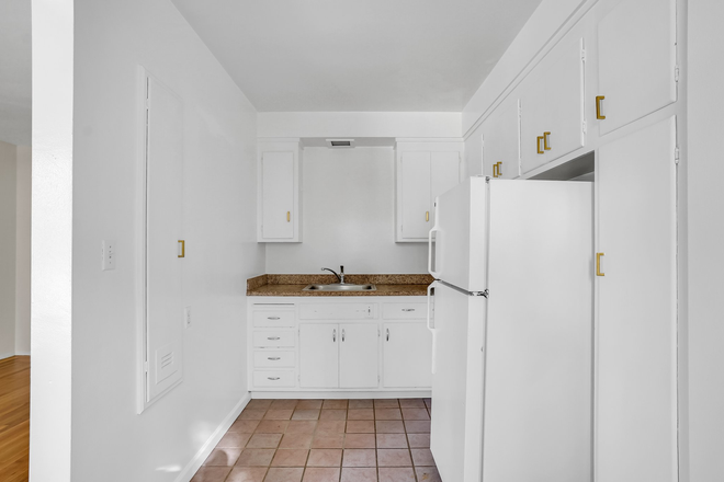 3 - HUGE 1 BEDROOM STEPS FROM UC-Beautiful quiet large one bedroom one bath with great closet space