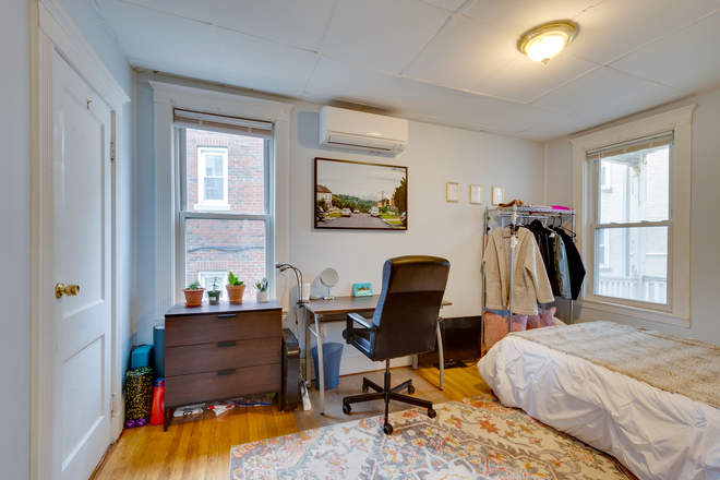 Rear Left room 2/3 room for rent - Furnished Grad. Students/Young Professional 4BR/2BA walk to BU buildings, Quiet environment