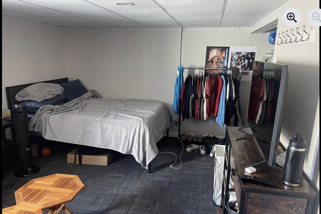 BedRoom - Sublet at 28 Hobart Ln, need 1 male