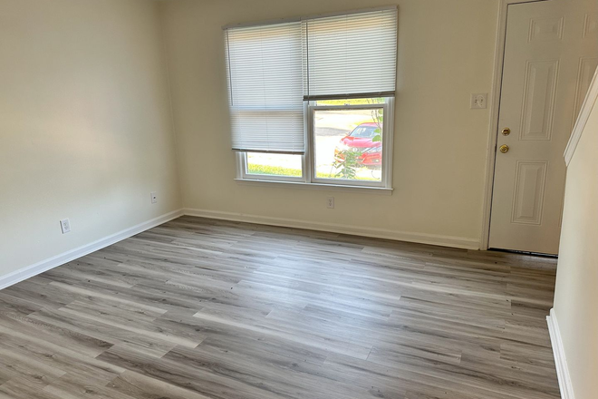 Photo - 1107 Dayton St Apartments