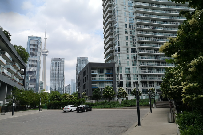 Outside street view - Large furnished studio on the 43rd floor near Harbourfront and close to Union Station