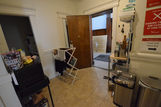 living - Best 2 Bedrooms in Burbank behind Whole foods 9/1 Apartments