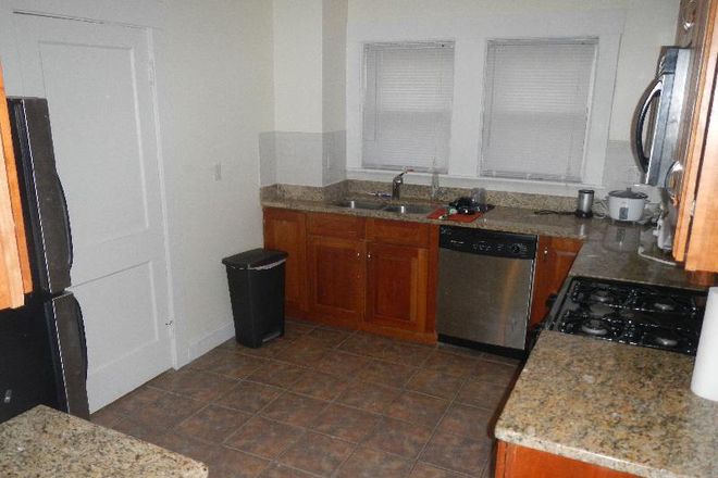 Image 891209 - Great 4 Bed 1.5 Ba W/ Updated Kitchen & Baths Right Next To Brigham's Circle! Priced To Rent Quick Apartments