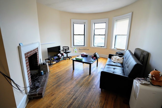 . - SEPT 2025-Massive 5 bed 2 bath, Heat inc, Easy MBTA! NO FEE!!