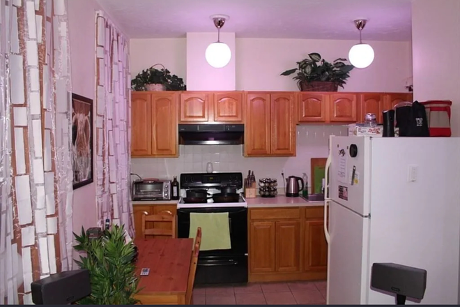 Kitchen - 1-Bedroom Apartment Near Tufts Medical Center – Available Mid-December through April 30