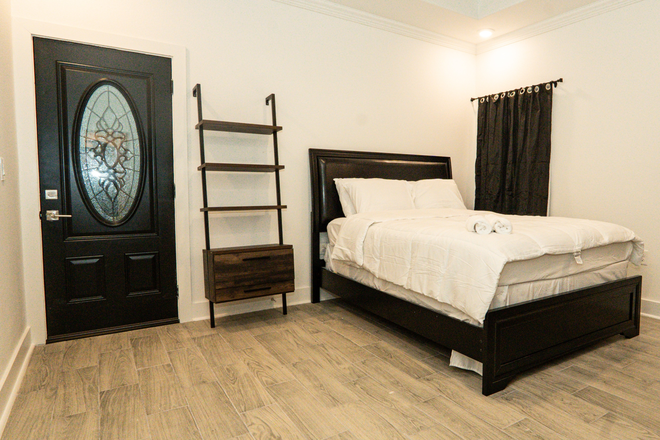 Master bedroom bed - Koaleh Homes – Furnished Rooms Near NRG & the Texas Medical Center