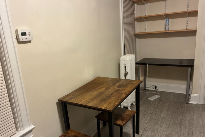 kitchen table - Semi-Furnished Studio Apt-Lincoln Ct-Princeton