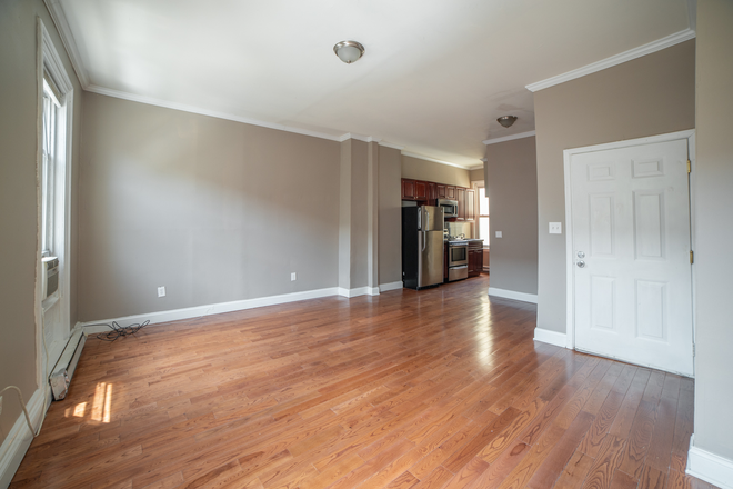 living room - Spacious Studio Just A Couple Blocks From Campus Apartments