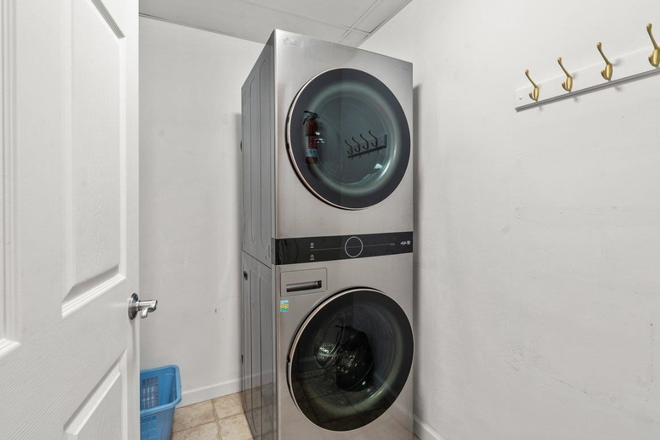Laundry Room - 99 Eldredge St #206 South Burlington, VT 05403 Apartments