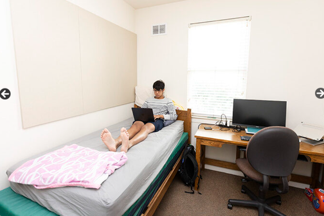 Bedroom - Room in APT 5 bedroom close to campus (Jackson house)