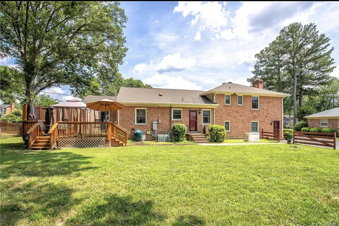 Backyard - Efficiency Apartment in Single Family Home Available