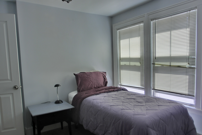 Bedroom - Close to Campus Duplex