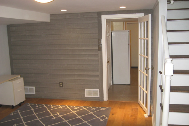 Bedroom Pic1 - Lower Studio apartment in a quiet neighborhood near metro/transportation.