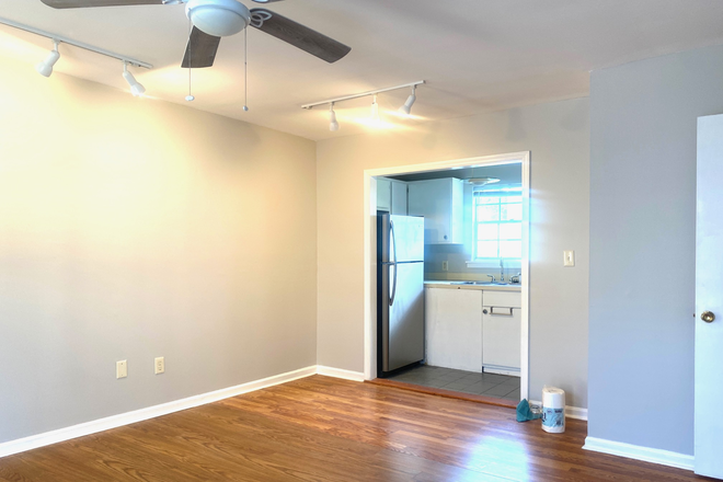 Kitchen - Rivers Bend Condos / 10 minutes to campus