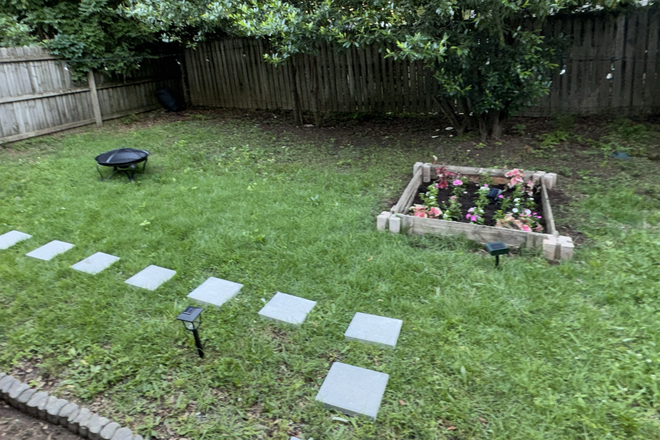 BACKYARD - AVAILABLE NOW! 06/20/26-08/05/2026! Need students for coliving arrangement.4 bedrooms, can sleep Duplex
