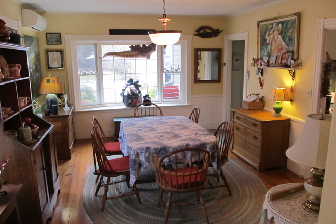 dining room - 3-BR cottage in Wickford Village, No. Kingstown. Walk to beach, shopping and bus. House