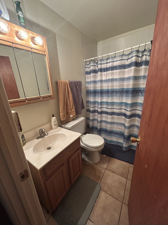 Bathroom - Sutton Court, 2 Bed/1 Bath, Looking for a third roommate that is male