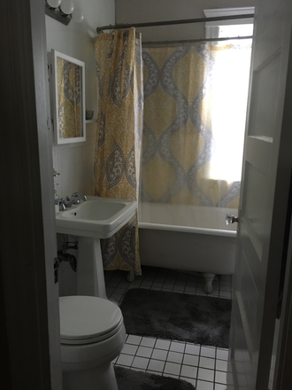 bathroom - Quiet Mid Cambridge 2 Bed/1 Bath, Furnished, Parking—Spring semester rental Condo