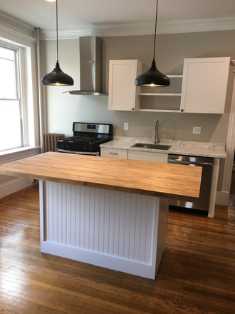 Large Eat-in Kitchen - Spacious 6 Bedroom House Close to JHU Homewood Campus